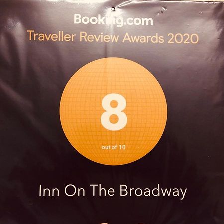 ווקינג Inn On The Broadway מראה חיצוני תמונה